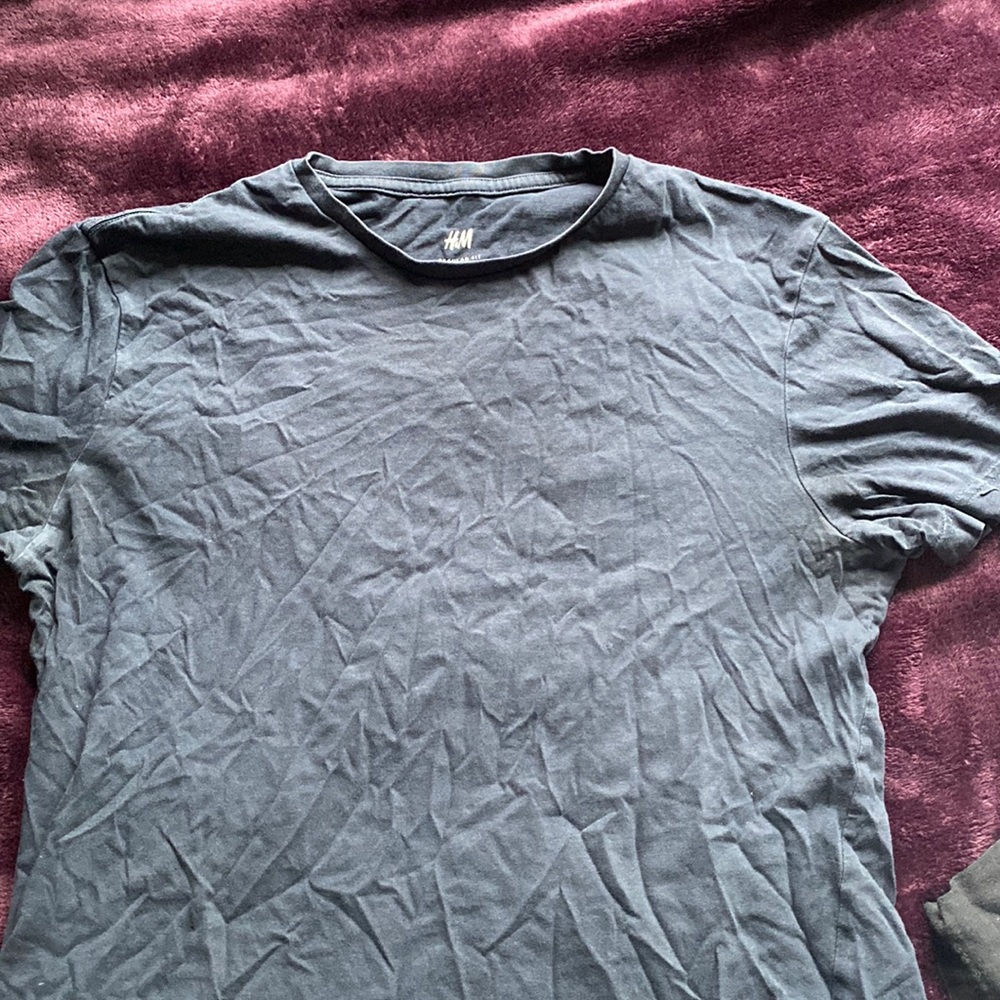 H&M basic tee. Size M